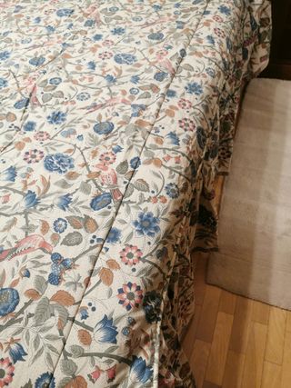 2 Colchas-edredón para camas con piecera. 