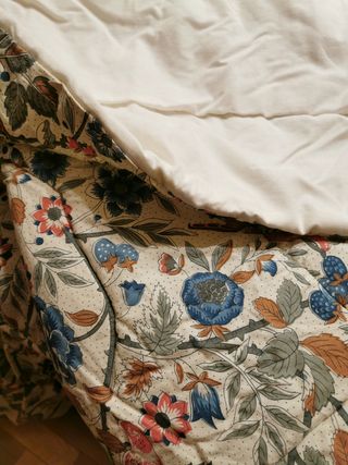 2 Colchas-edredón para camas con piecera. 