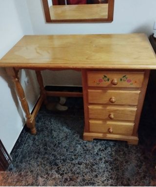 Mesa escritorio provenzal con cajonera