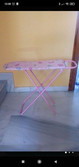 Tabla de planchar de juguete