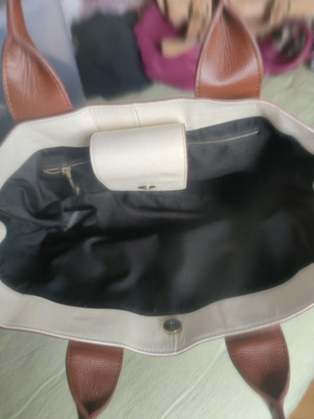 Bolso de piel , Gloria Ortiz.