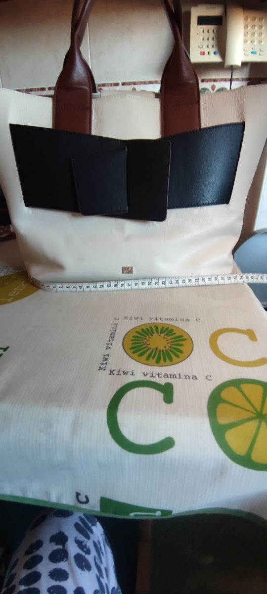 Bolso de piel , Gloria Ortiz.