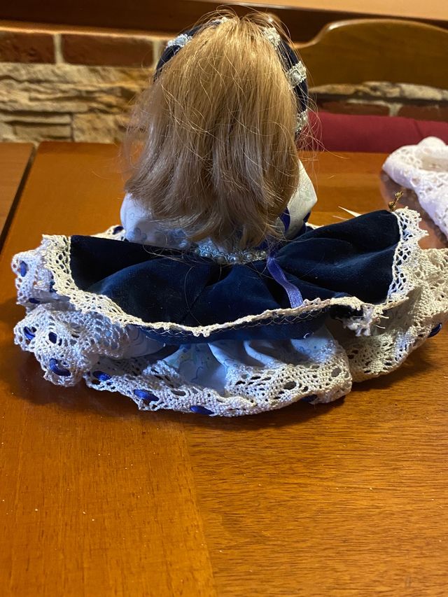 Bambola porcellana blu