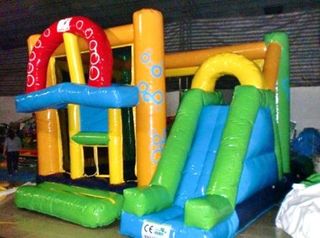 Hinchable castillo con obstaculos