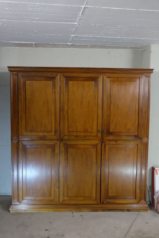 Mobile del '900 italiano noce massello con segreta