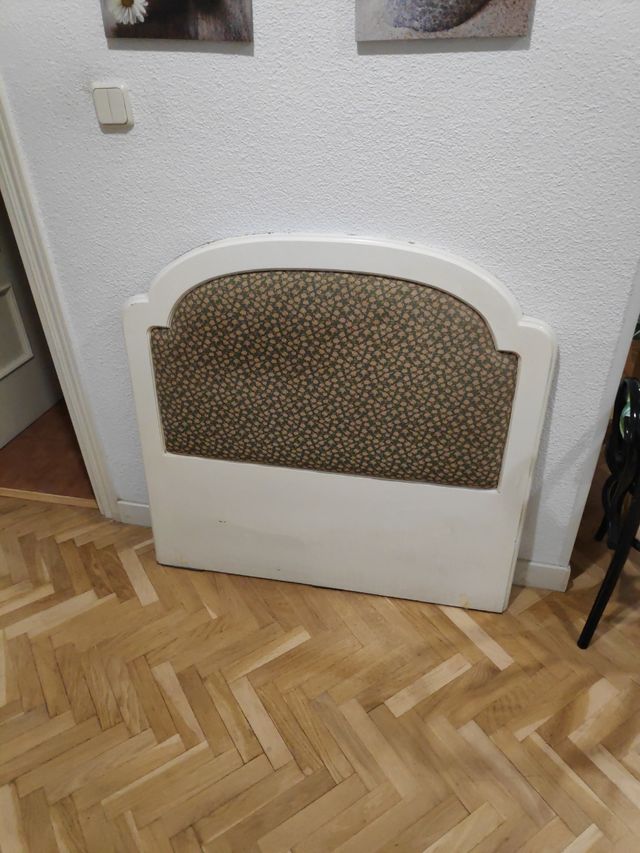 Cabecero 100cm alto x 105cm ancho.