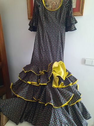 Faralaes. Traje de gitana