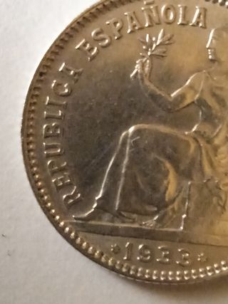 moneda 1 peseta plata 1933 girada 180 grados.    .