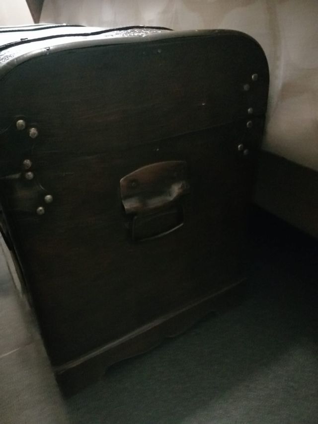 Baúl antiguo de cuero