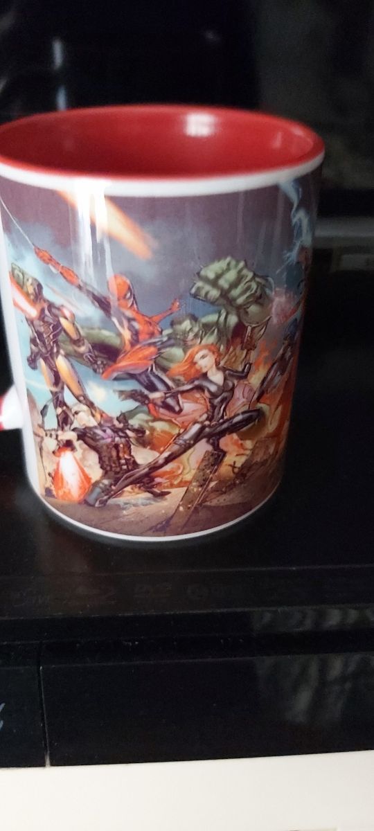 se vende taza personalizada marvel
