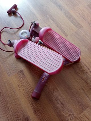 maquina para mover las piernas con mancuerdas