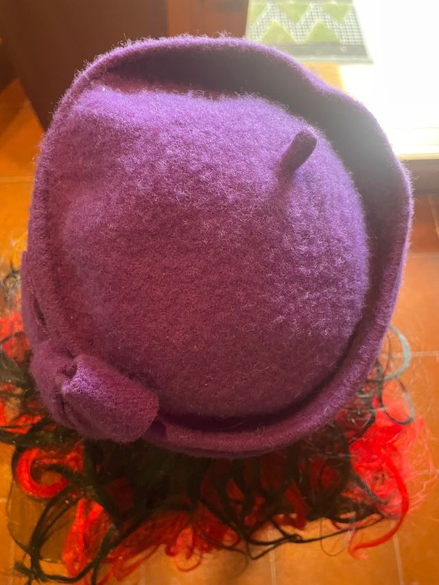 Cappello in lana viola