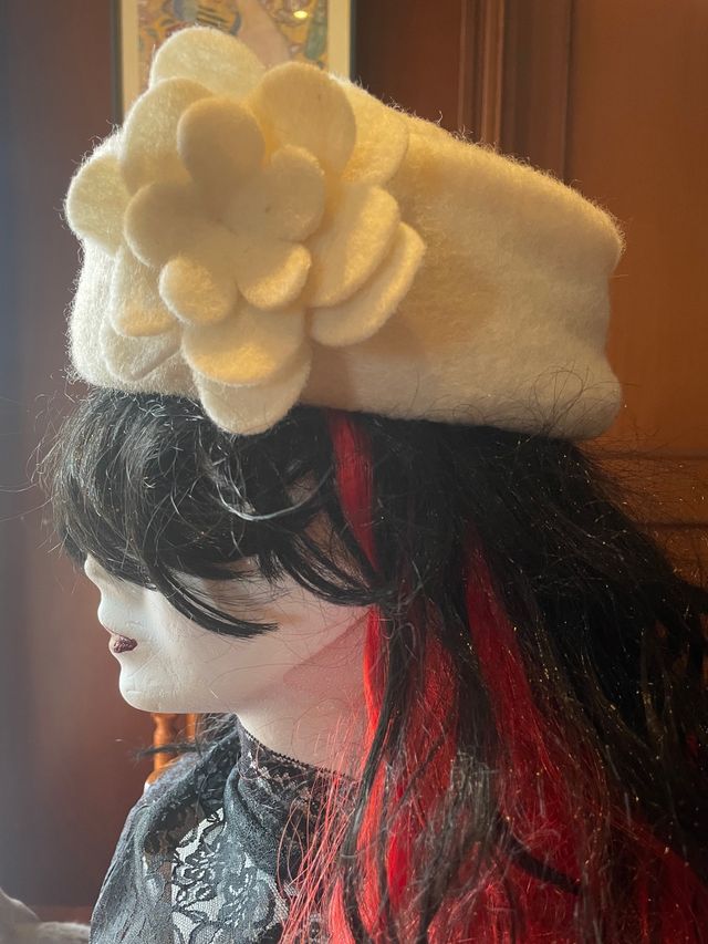 Cappello in lana bianca