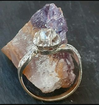 Anillo de oro y diamantes