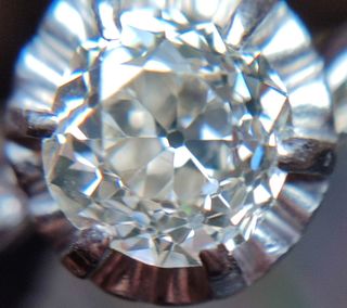 Anillo de oro y diamantes