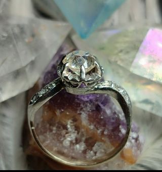 Anillo de oro y diamantes