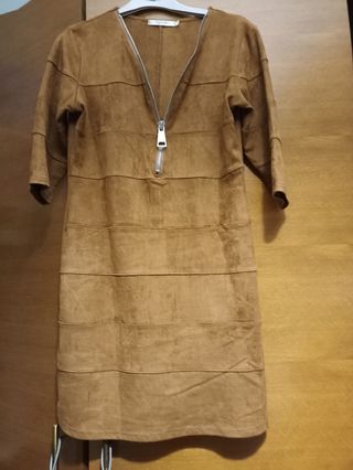 Vestido Tela Estilo antelina. Escote cremallera. A