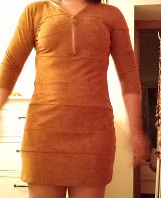 Vestido Tela Estilo antelina. Escote cremallera. A