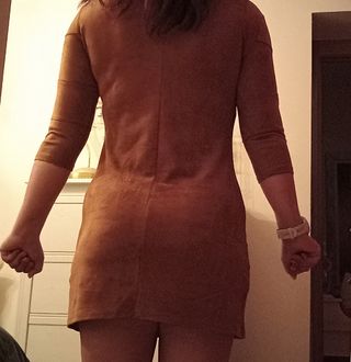 Vestido Tela Estilo antelina. Escote cremallera. A