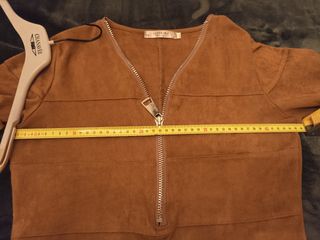 Vestido Tela Estilo antelina. Escote cremallera. A