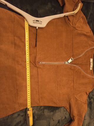 Vestido Tela Estilo antelina. Escote cremallera. A