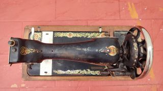 Maquina de coser Antigua