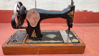 Maquina de coser Antigua