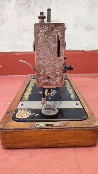 Maquina de coser Antigua