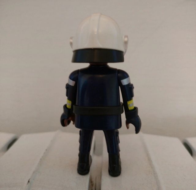 Playmobil bombero con hacha
