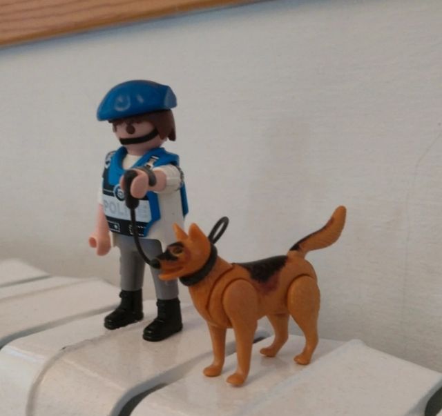 Playmobil policía con perro