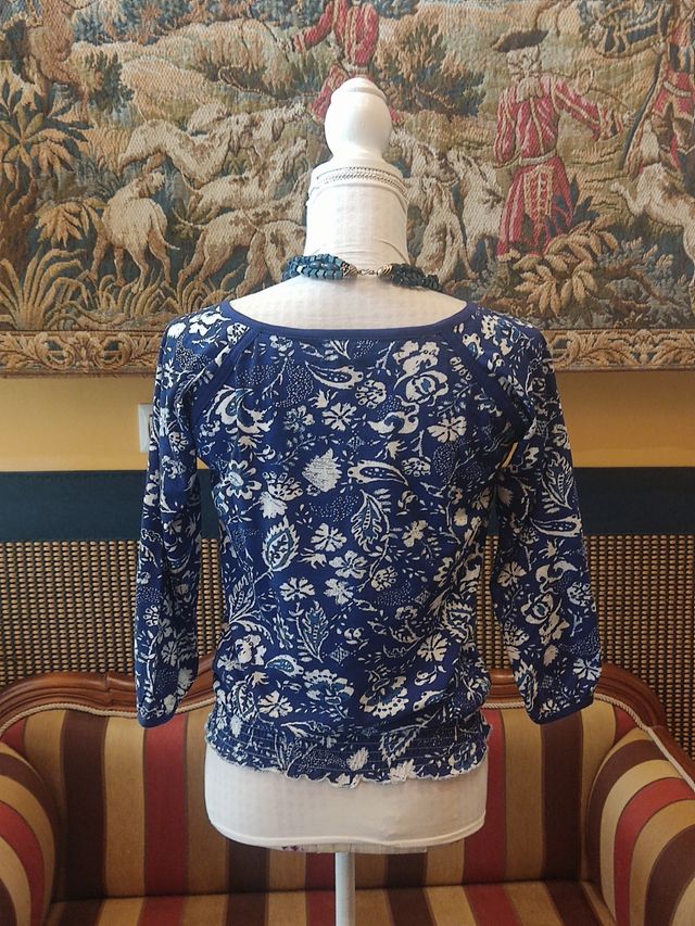 🌺Camiseta estampado floral tonos azul y blanco 