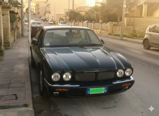 Jaguar XJR