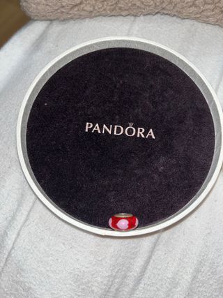 Pandora charm rojo