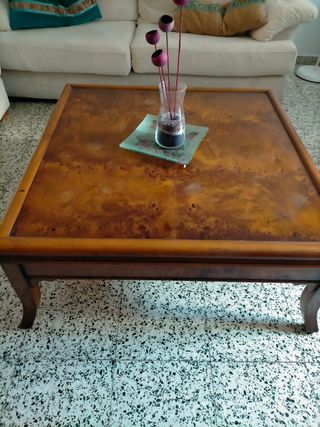 mesa de madera de raíz para restaurar