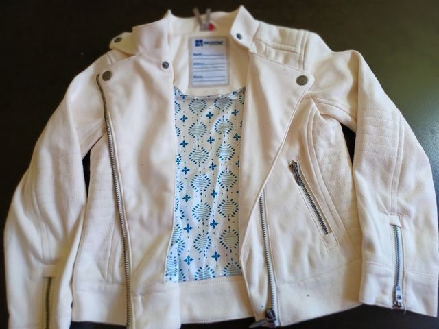 Cazadora de ante, beis. Niña talla 6. Nueva.