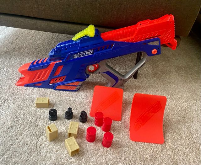 Nerf Nitro lanzador de coches como nueva. 
