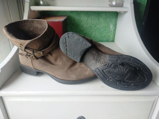 preciosos botines de piel Nero Giardini talla 39