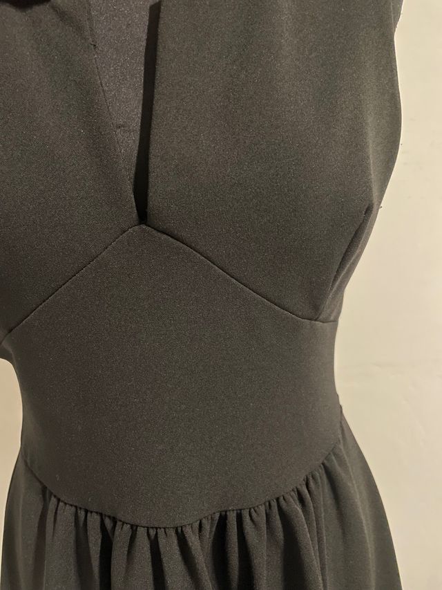 Abitino sbracciato scollo V nero