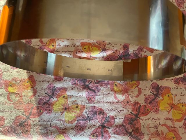 Stampo a cerniera regolabile