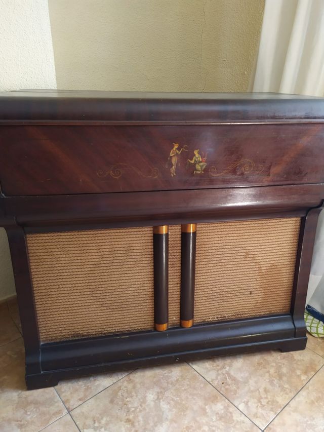mueble radio tocadiscos antiguo 