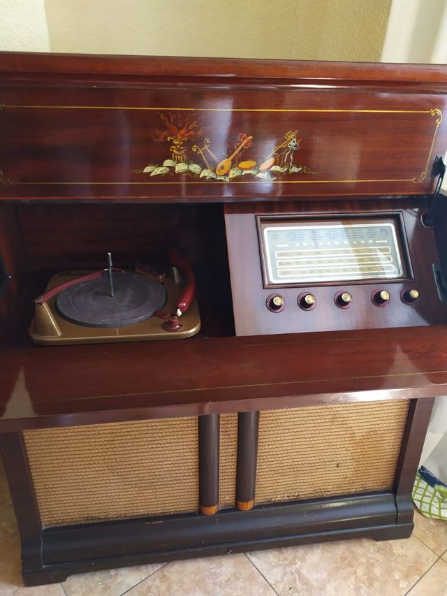 mueble radio tocadiscos antiguo 