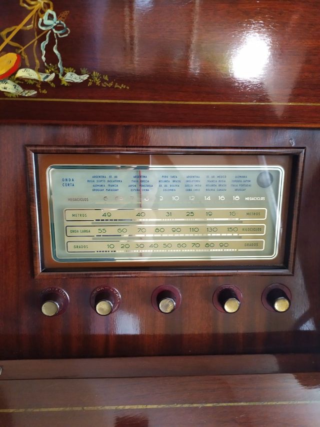 mueble radio tocadiscos antiguo 