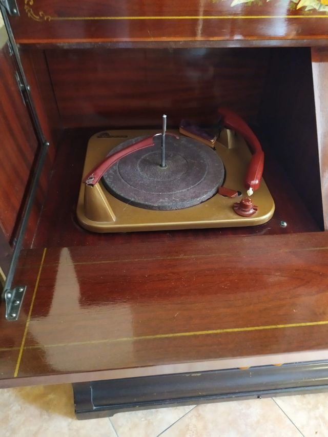 mueble radio tocadiscos antiguo 