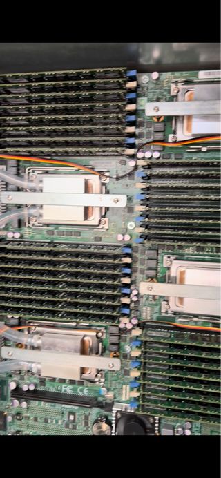 Servidor Supermicro 4 Procesadores 64core 