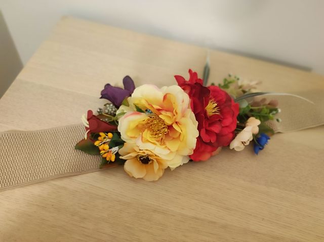 Mono de fiesta rojo con espalda semitransparente