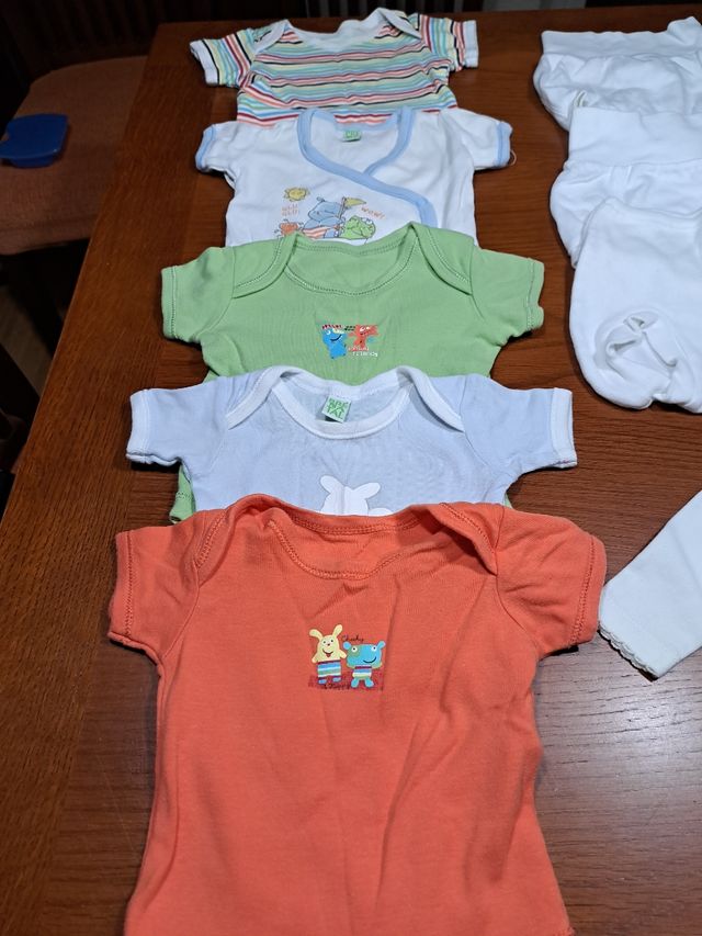 Bebé. Primera puesta. Verano. O-1 meses