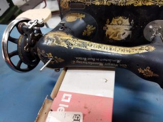 Dos Maquinas de coser Singer