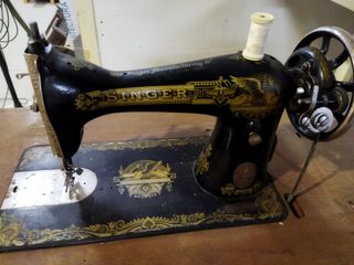 Dos Maquinas de coser Singer