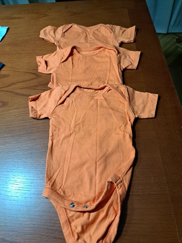 Bebé. 3 a 6 meses. 8 piezas