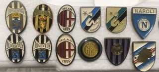 76 pins/insignias de clubs de fútbol